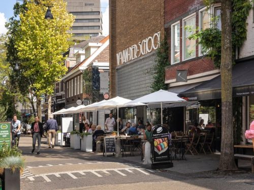 Hotelaanbieders.nl MINIVAKANTIE 3=2 SPECIAL! ⚡ Verblijf in een recentelijk GERENOVEERDE kamer in 4*-Van der Valk hotel in Eindhoven met binnenzwembad incl. ontbijt & GRATIS toegang casino + hapjes & drankjes!