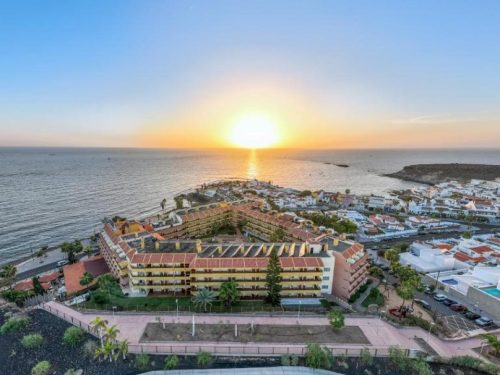 Bekijk al onze reizen 13 Hotelaanbieders.nl Tijd om het Canarische eiland Tenerife te verkennen: Heerlijke winterzonvakantie op steenworp afstand van het strand o.b.v. halfpension incl. vlucht & transfer!