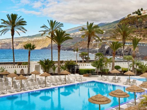 Bekijk al onze reizen 14 Hotelaanbieders.nl Verblijf in een 4*-hotel met BUITENZWEMBAD & nabij Playa Martiánez op Tenerife incl. vlucht, transfer en ontbijt of o.b.v. halfpension