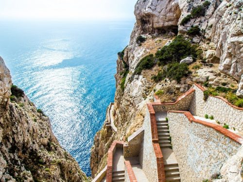 Hotelaanbieders.nl Zonvakantie in een 4*-hotel met zwembad op Sardinië incl. vlucht en ontbijt