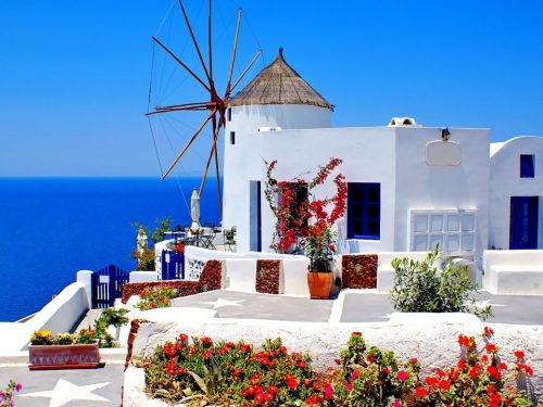 Hotelaanbieders.nl SFEERVOL hotel nabij Oia en het strand van Koloumpos op Santorini incl. vlucht en huurauto + GRATIS parkeren