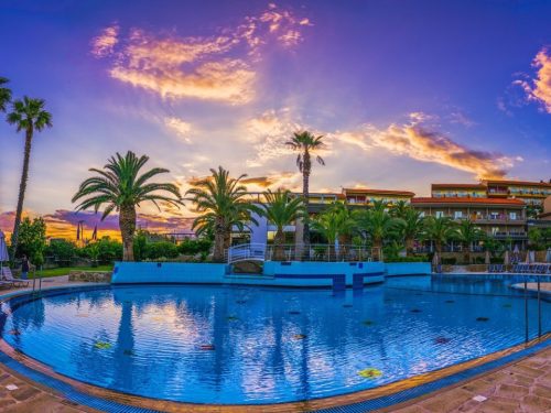 Hotelaanbieders.nl FLASHDEAL! ⚡ Zorgeloos naar de Griekse kust: Ontdek het prachtige schiereiland Chalkidiki incl. vlucht, transfer en o.b.v. halfpension of all-inclusive