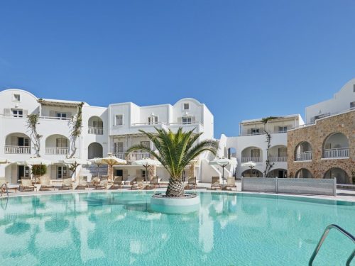 Hotelaanbieders.nl Stijlvol 4*-hotel aan het strand op Santorini incl. vlucht, transfer en ontbijt of halfpension