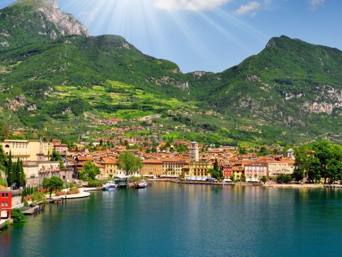 Hotelaanbieders.nl 4*-hotel met zwembad in Garda op loopafstand van het Gardameer incl. ontbijt & 3-gangendiner