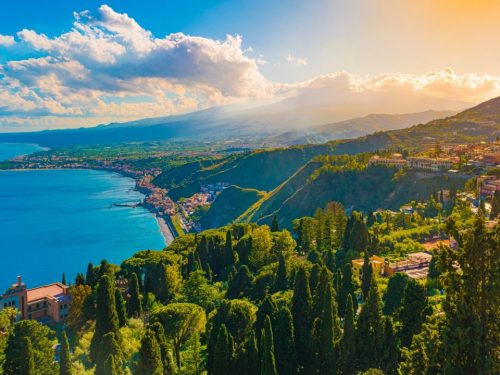Hotelaanbieders.nl Genieten vanuit Giardini Naxos op Sicilië! Incl. vlucht, huurauto & o.b.v. halfpension!