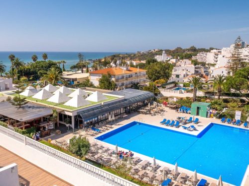 Hotelaanbieders.nl Ontsnap naar de zon! 4*-resort aan het strand in Albufeira, incl. vlucht ✈️☀️