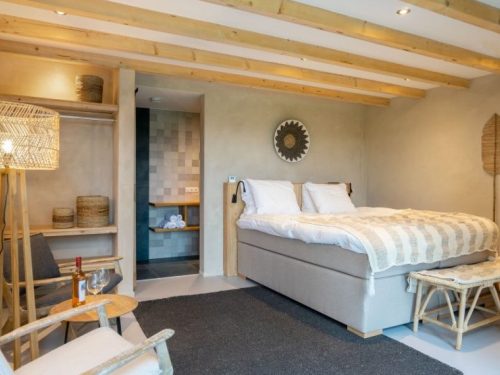 Hotelaanbieders.nl LUXE SUITE midden in de natuur van Overijssel incl. ontbijt, wijnproeverij en GRATIS parkeren!