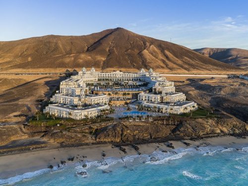 Hotelaanbieders.nl Luxe 4*-hotel op het levendige Fuerteventura incl. vlucht, transfer & ontbijt of o.b.v. halfpension